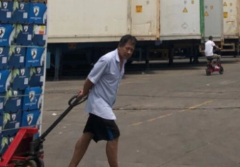 手動(dòng)液壓搬運(yùn)車(chē)對(duì)搬運(yùn)工李師傅的意義